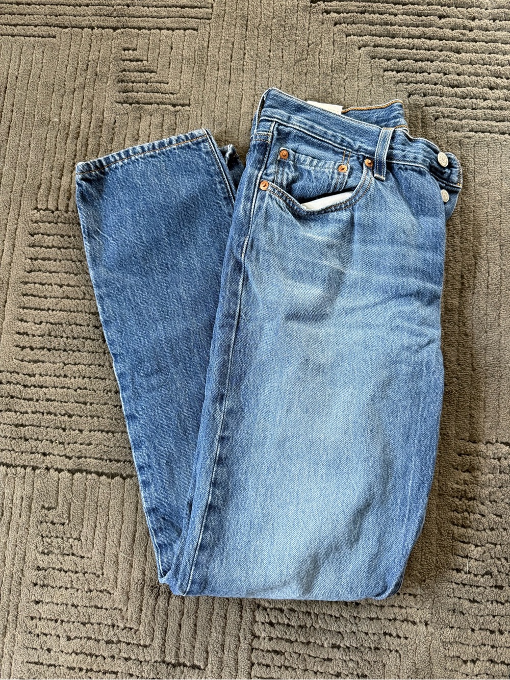 Levi's High Rise Jeans in Medium Blue Wash